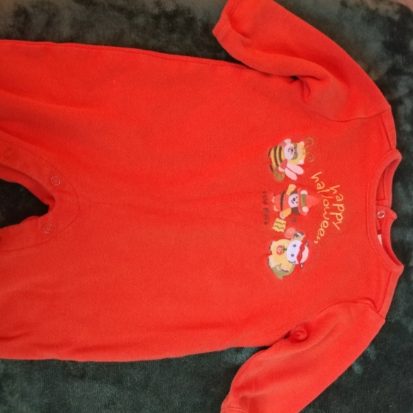 10/$10 The Children's Place Halloween Onesie - Picture 3 of 6